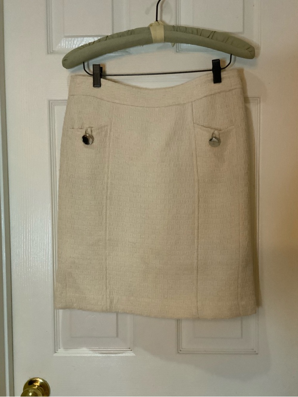 Banana republic cream colored pencil skirt size 6